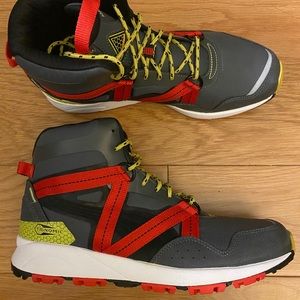 PUMA Trinomic Trail Mid hiking sneakerboots Size 9